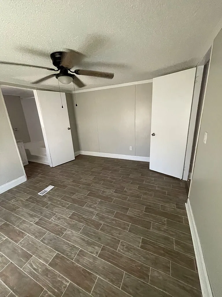 3 bed, 2.0 bath, 1000 sqft, $1,200 — Photo 3
