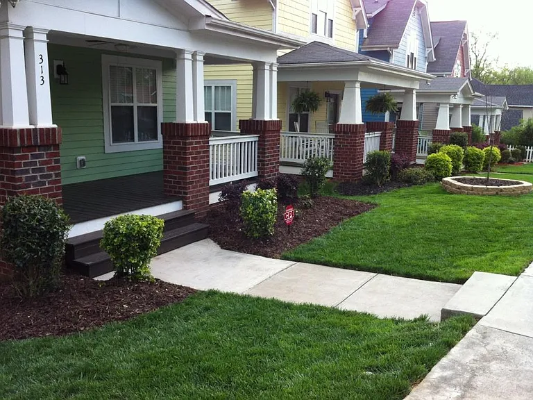 313 Woodvale Pl — Photo 2