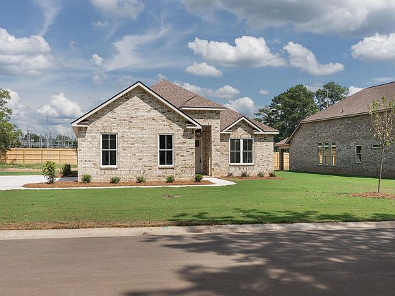 3rd image of 4 Pleasant Oaks Dr