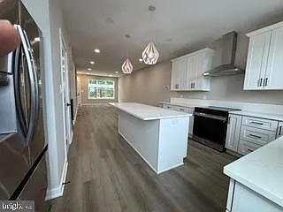3 bed, 3.5 bath, 2048 sqft, $3,400 — Photo 4