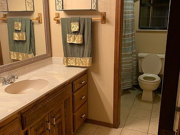 2nd Bathroom 