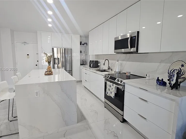 1950 S Ocean Dr #3D — Photo 6