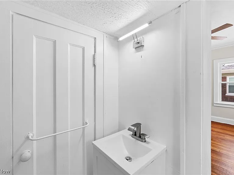 867 East Blvd — Photo 14