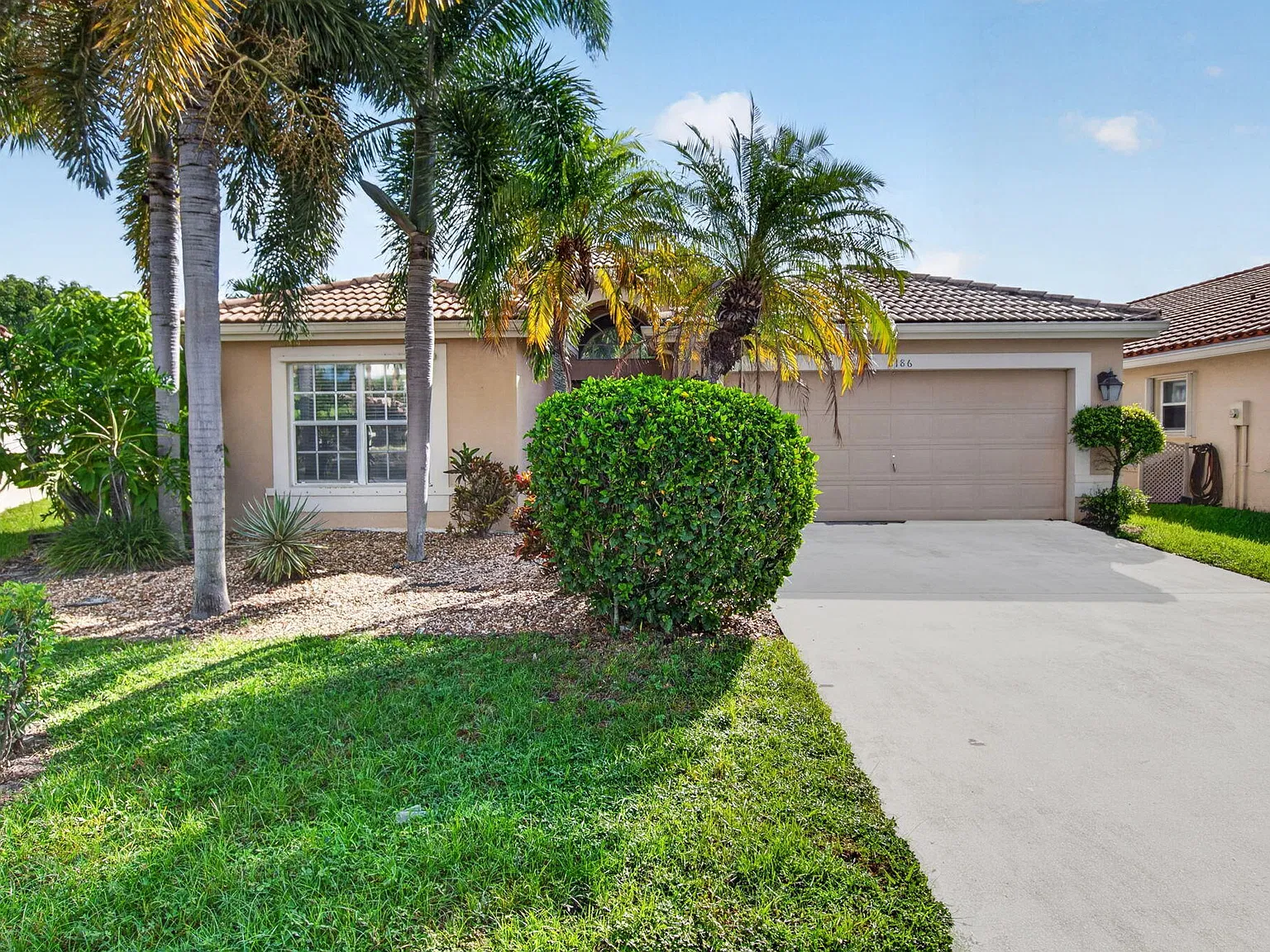 3 bed, 2.0 bath, 1802 sqft, $3,400 — Photo 1