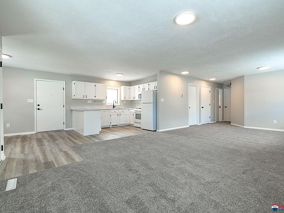 5th image of 441 W Belmont Ave