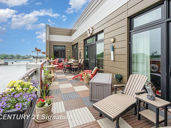 2nd image of 1111 N Water St