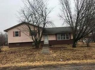 3000 Maplewood Cir, Sedalia, MO 65301