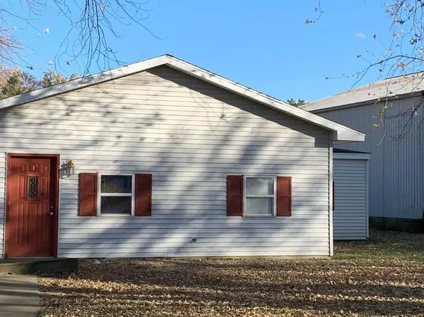 1011 S Park Dr, Monticello, IL 61856