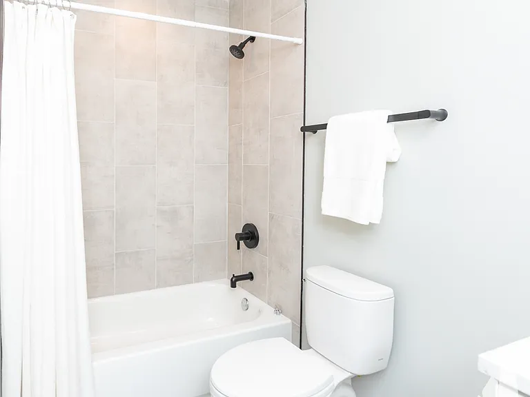 4403 N Seeley Ave — Photo 14