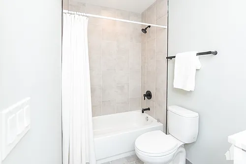 2021 W Montrose Ave #3B Photo 1