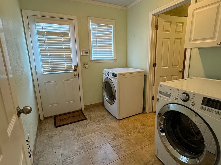 514 W Rusk St — Photo 8