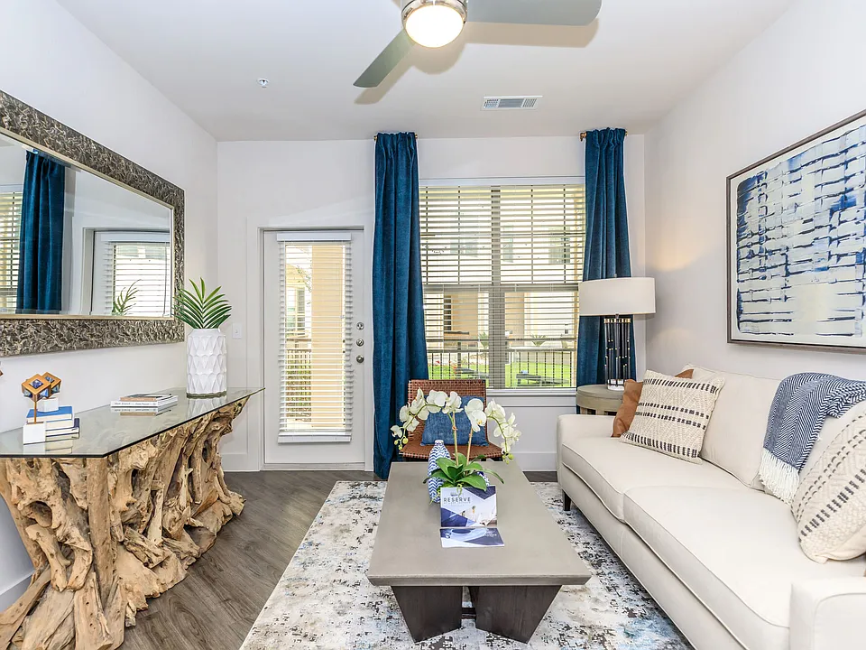 Reserve at Lake Jackson apartments community photo