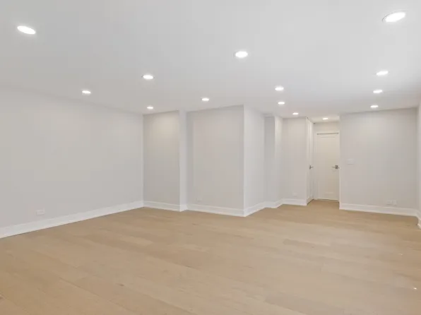 200 East 24th Street 301 image 2 of 8
