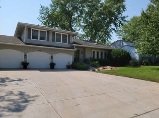 924 N 121st St, Omaha, NE 68154