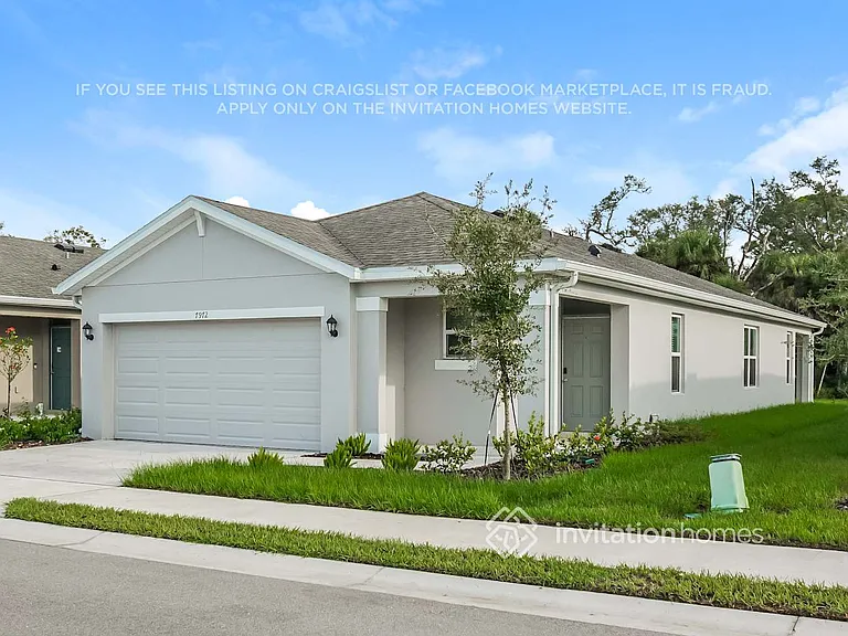 7972 Majestic Palms Ct — Photo 16