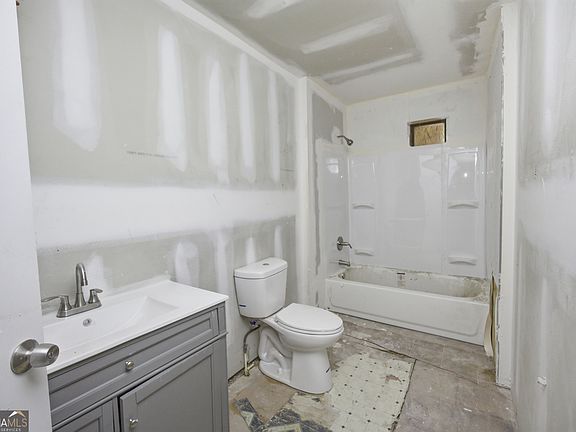 2nd image of 805 Ponce De Leon Ave