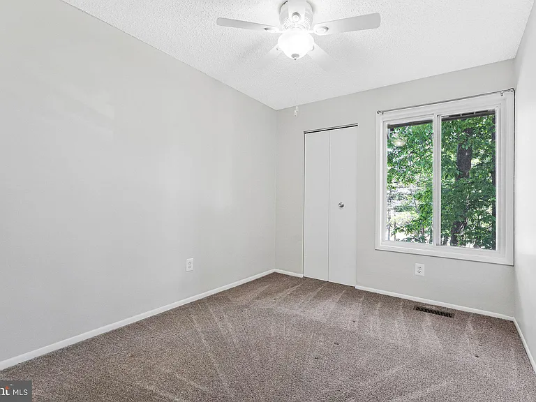 2202 Southgate Sq — Photo 3