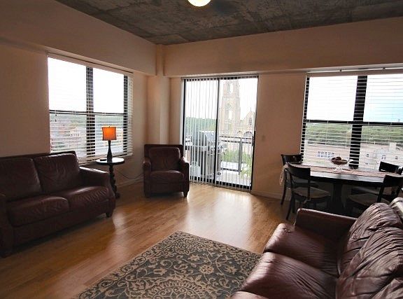 4th image of 1122 W Catalpa Ave APT 715