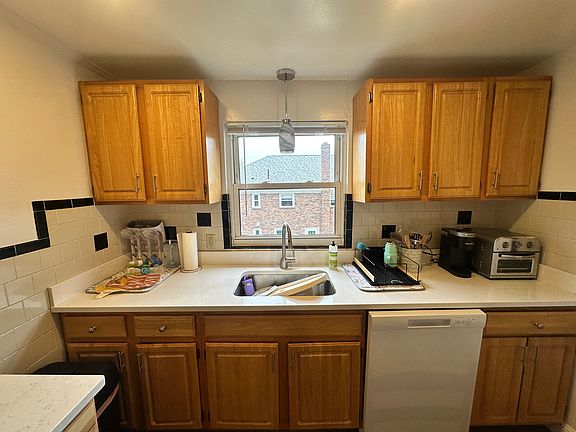 4th image of 32 Bishop Rd #3