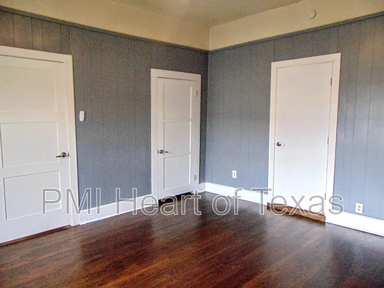2317 E 2nd St — Photo 26