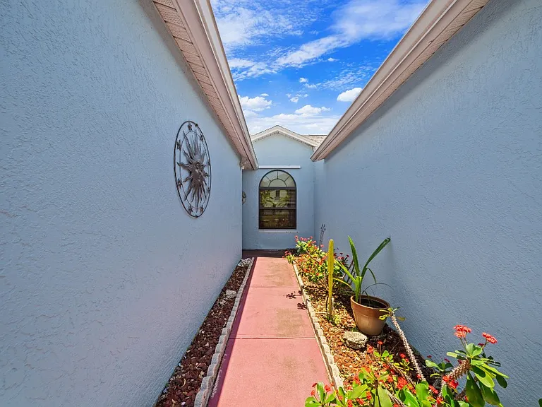 39 Anchor Dr — Photo 3