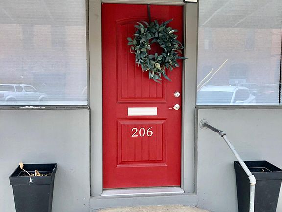 2nd image of 206 E 5th Ave