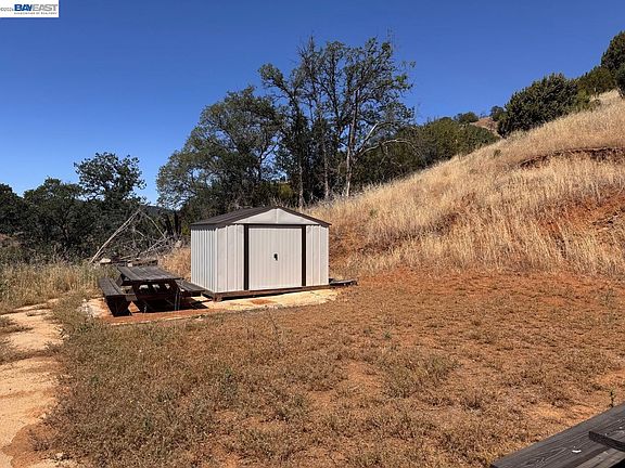 5th image of 21810 Mines Rd