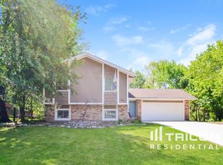 7407 Laredo Dr, Chanhassen, MN 55317