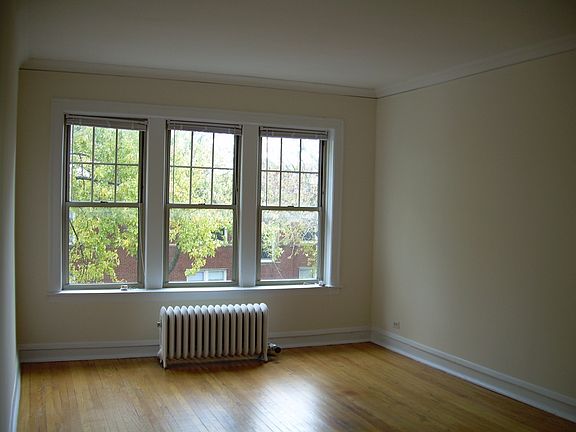 5th image of 6976 N Greenview Ave APT 03