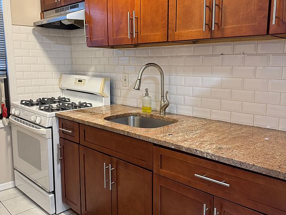 4th image of 23-38 38th St #1R
