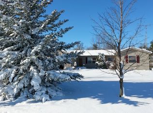 902 S Wilder Rd, Lapeer, MI 48446