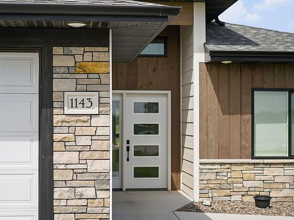 3rd image of 1143 Sand Hill Rd