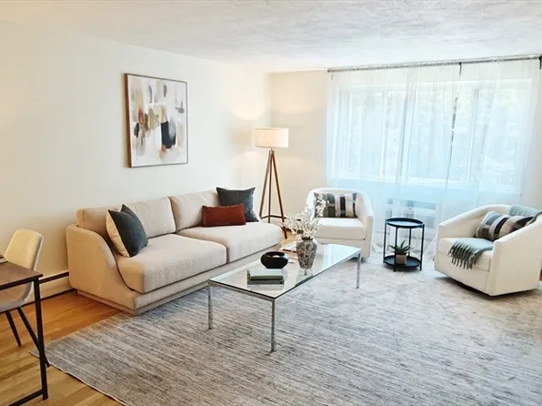 197 Kent St APT 35, Brookline, MA 02446