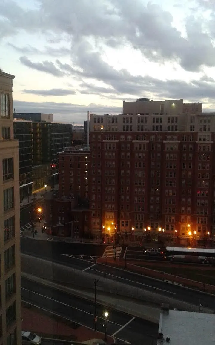 2 bed, 950 sqft, $3,100 — Photo 2