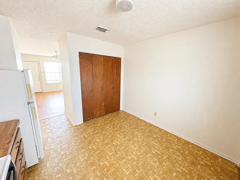 104 W Anderson Ave #D — Photo 10