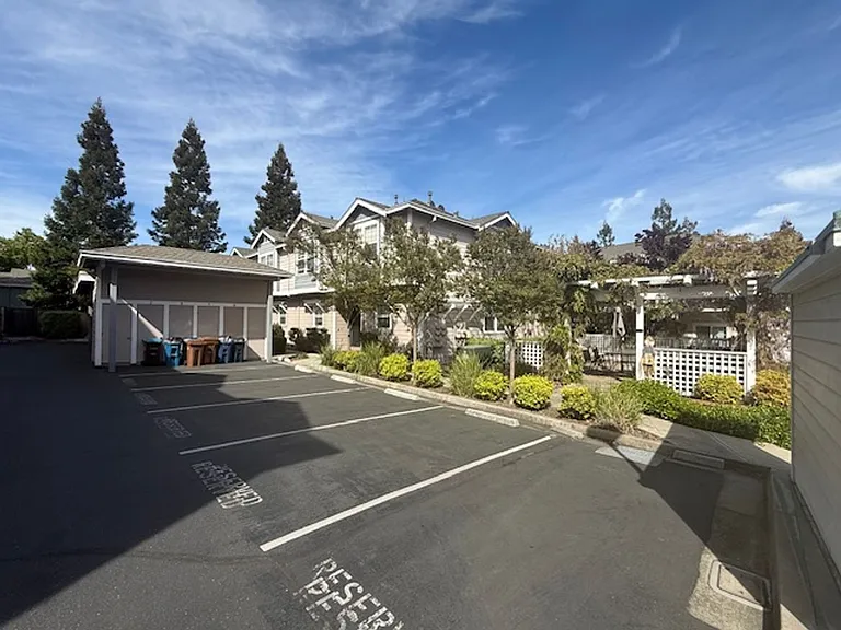 9 Ashford Pl — Photo 26