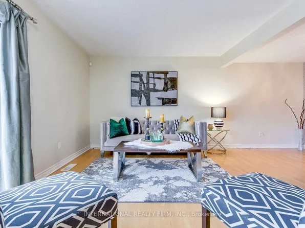 6855 Glen Erin Dr Unit 15, Mississauga, ON L5N 1P6