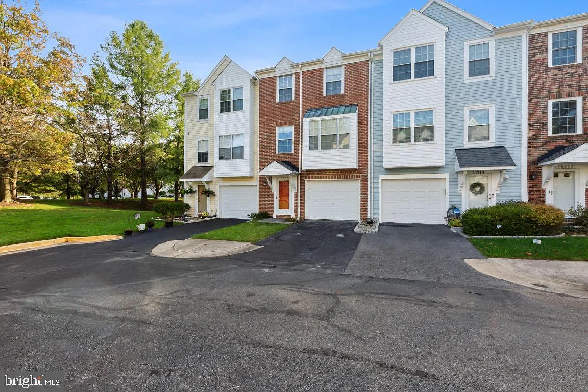 3 bed, 4.0 bath, 1920 sqft, $2,800 — Photo 1