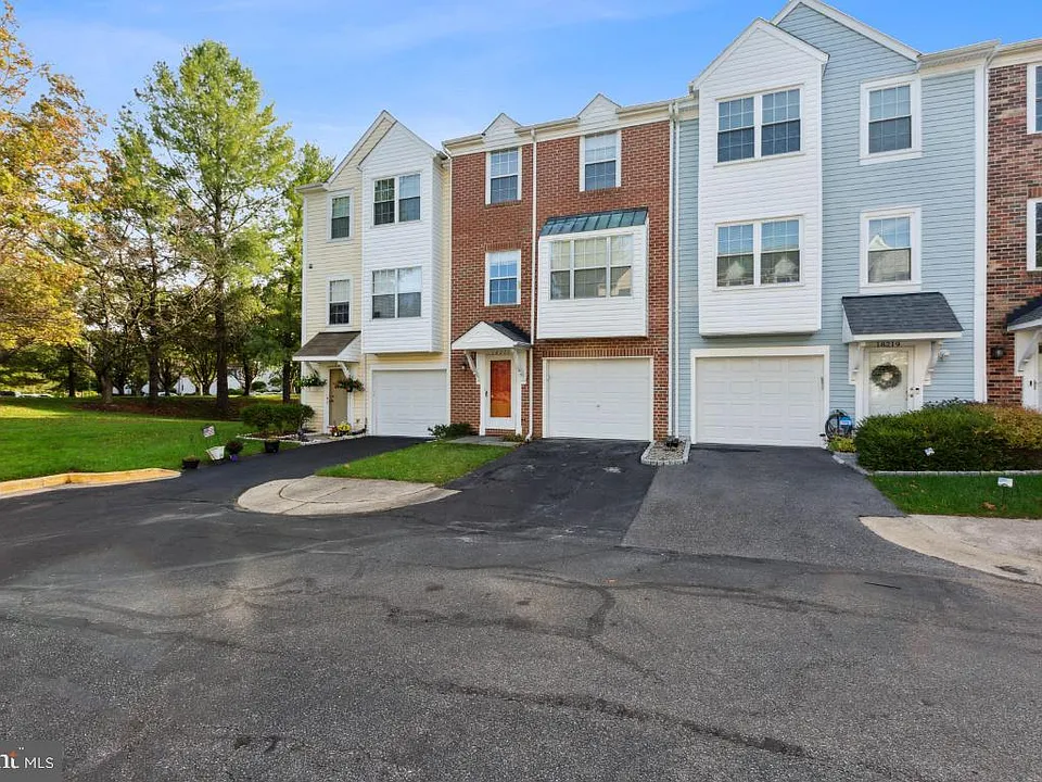 18221 Fox Chase Cir