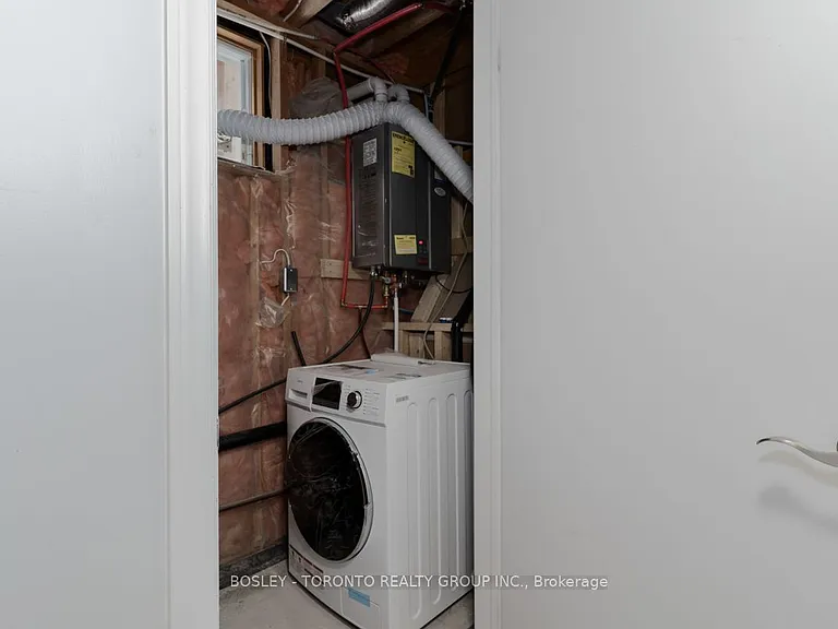 63 Burndale Ave #LOWER — Photo 23