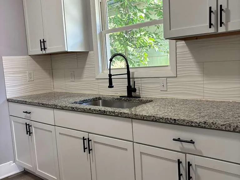 5708 Euclid Ave — Photo 9