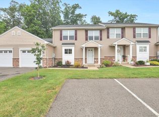 26 Woodridge Dr #26, Windsor Locks, CT 06096