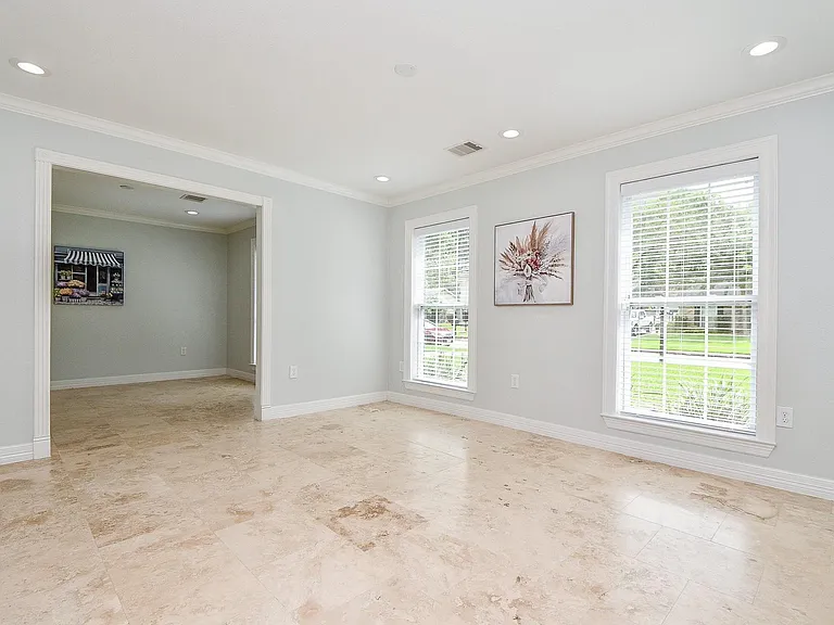 707 Thistlewood Dr — Photo 11