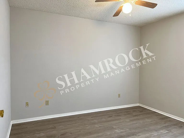 9004 Regal Dr — Photo 13