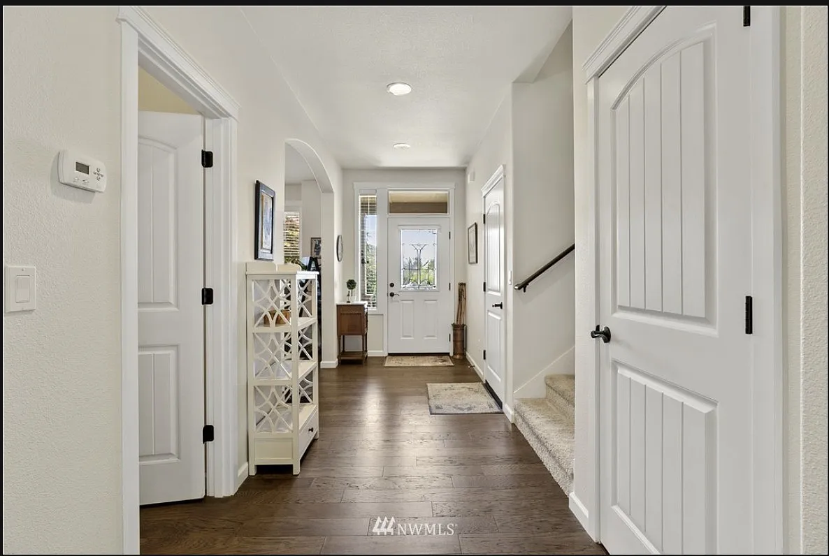 4 bed, 2628 sqft, $3,600 — Photo 3