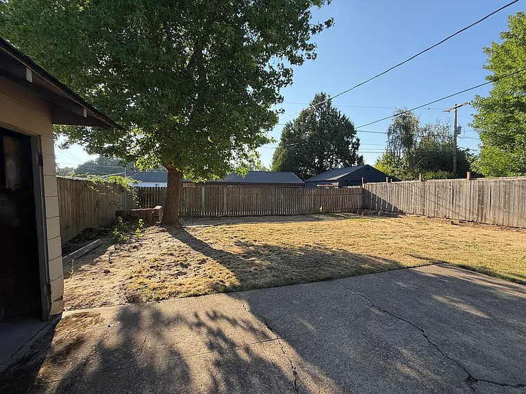 1435 18th St NE — Photo 6