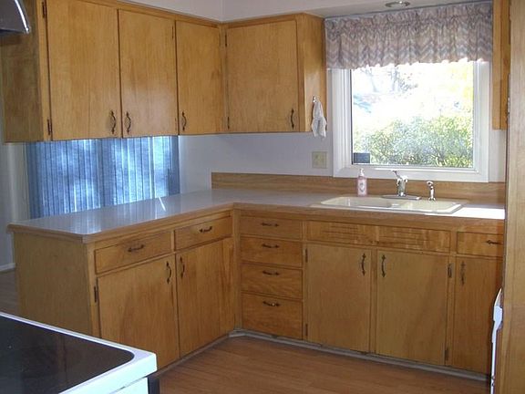 4th image of 2702 Broadwater Ave