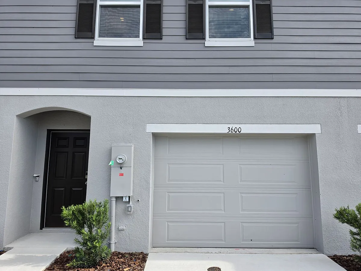 Building Photo - 3600 Summit View Way