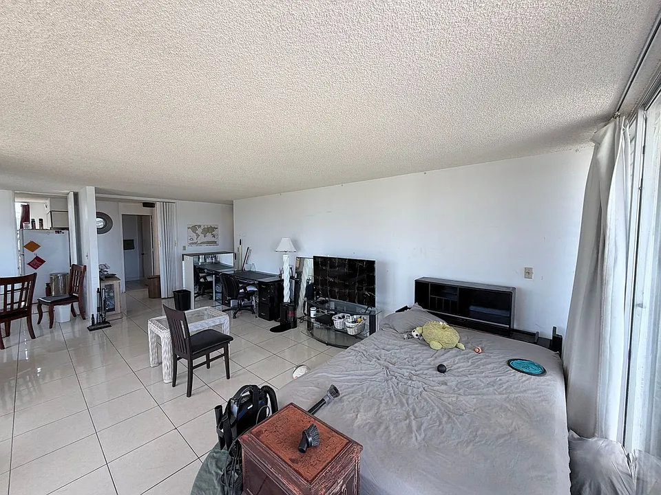 555 University Ave #1900