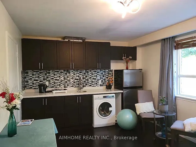 68 Claver Ave S #1 — Photo 2
